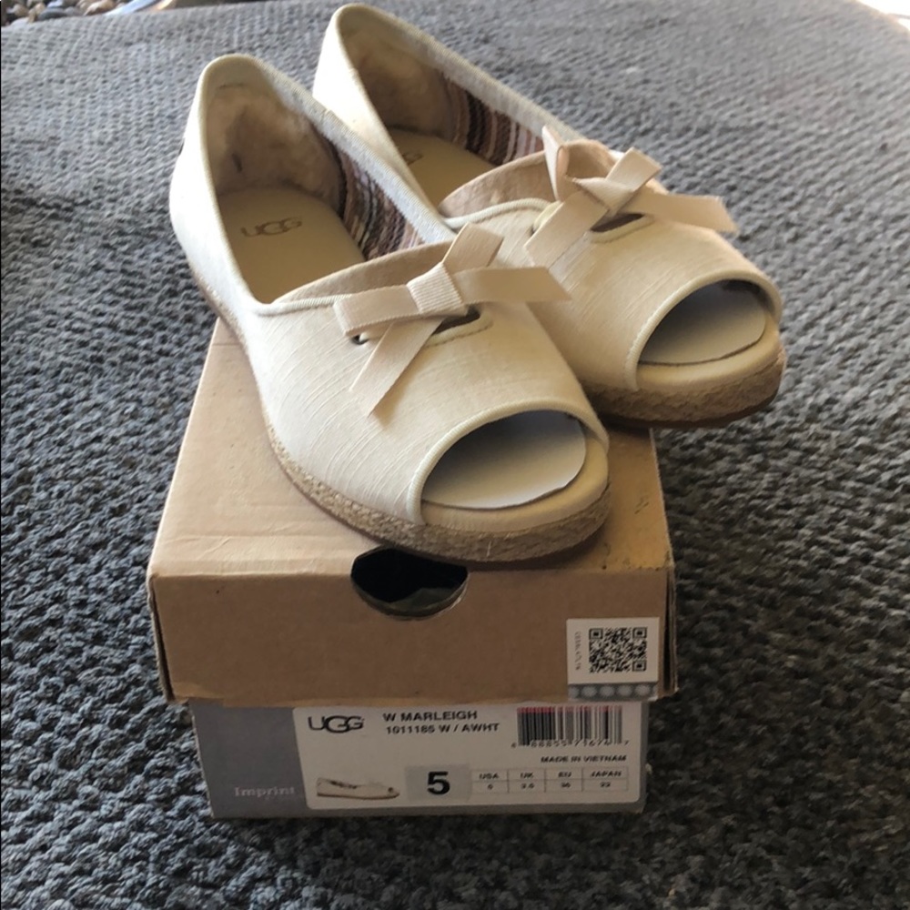 Women’s ugg flats NIB